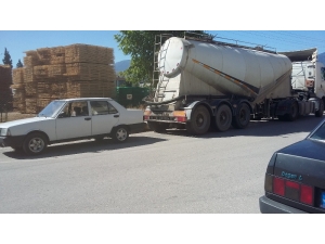 Annesinin Elini Bırakıp Yola Çıkan Çocuğa Otomobil Çarptı