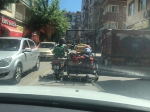 3 Tekerlekli Motorda 7 Kişilik Tehlikeli Yolculuk