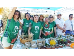 İzmir’den Gelip Burhaniye’de Tohum Takası Yaptılar