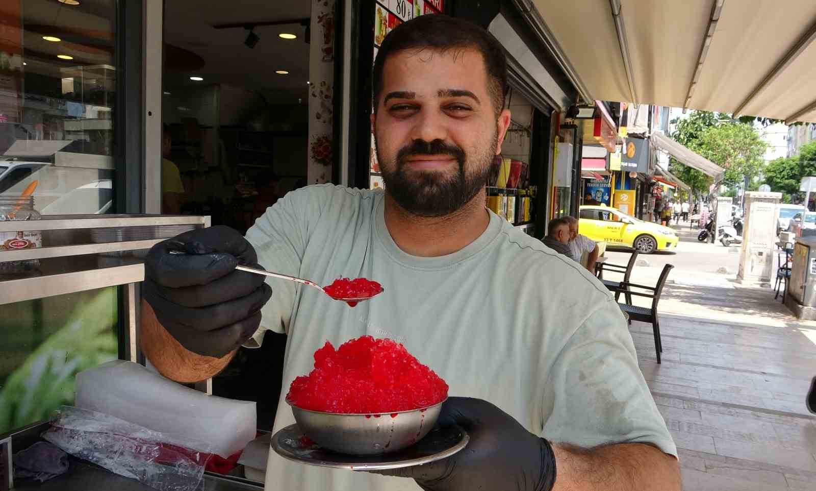 sicak-ve-nemin-bastirdigi-mersin-de-vatandaslar-bici-biciyle-serinliyor