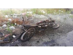 Yanan Motosikleti İtfaiye Söndürdü