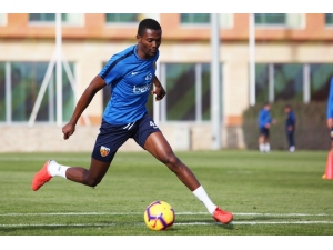 Bernard Mensah Sezonu Açtı