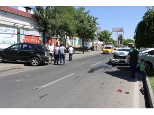 Diyarbakır’da Zincirleme Trafik Kazası: 3 Yaralı