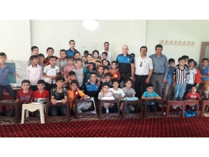 Hakkari Polisinden Kur’an Kursu Öğrencilerine Ziyaret