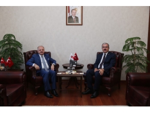 Vali Çakacak, Kütahya Valisi Toraman’ı Makamında Ağırladı