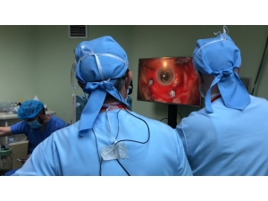 Göz Hastalıkları Profesörünün Ameliyatını Dünya İzledi