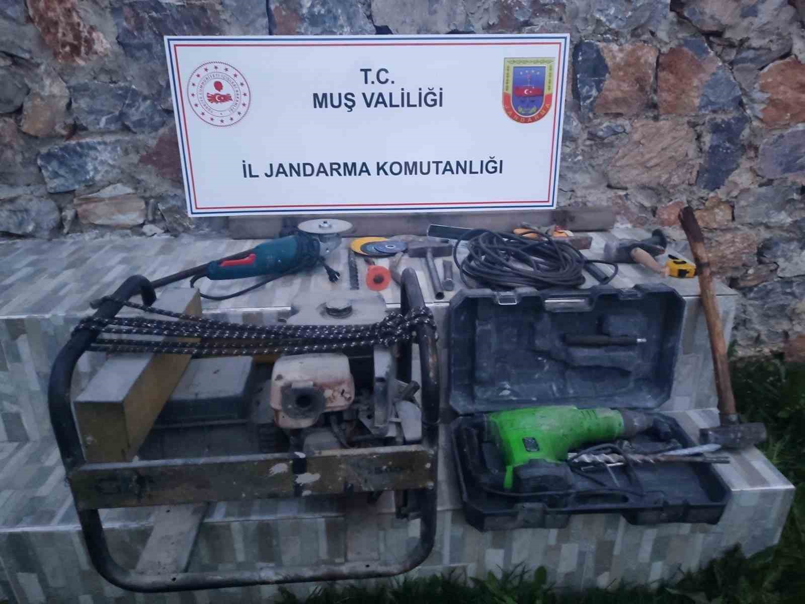 mus-ta-kacak-kazi-operasyonu-3-supheli-gozaltina-alindi
