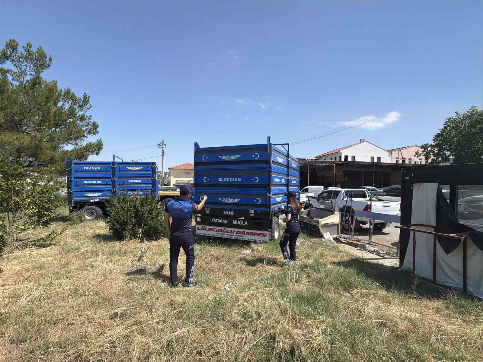 yatagan-da-zabita-ekiplerinden-hurda-arac-operasyonu
