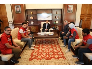 Kars Valisi Öksüz, 40 Öğrenciyi Makamında Ağırladı