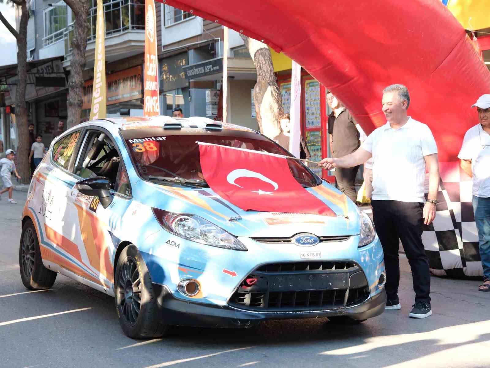 buharkent-te-yaris-seremonik-start-ile-basladi