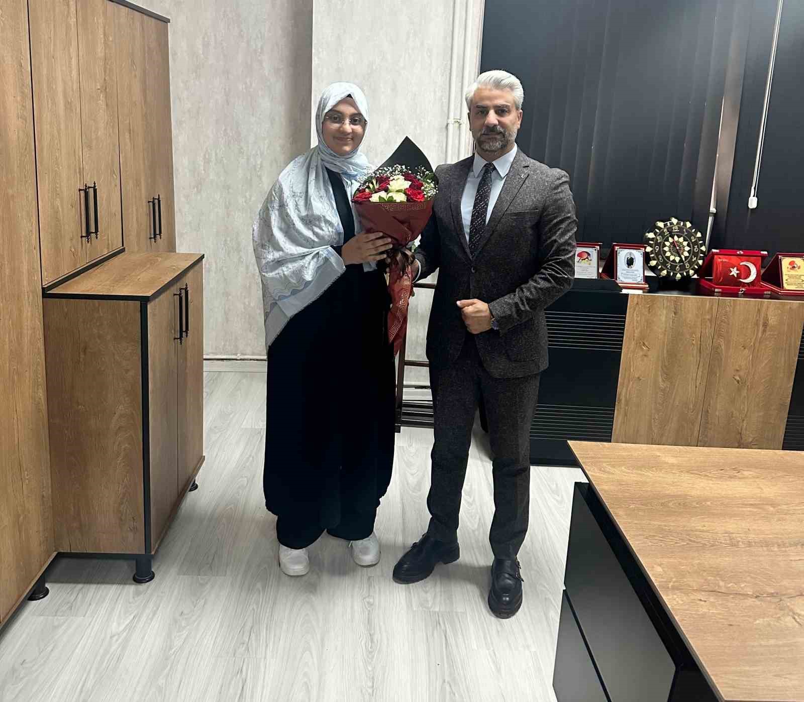 meryem-sakman-tum-sorulari-dogru-yanitlayarak-turkiye-birincisi-oldu