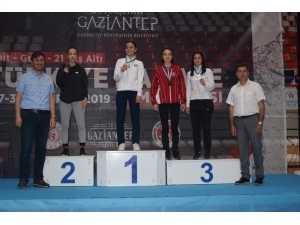 Karatecilerden 8 Madalya