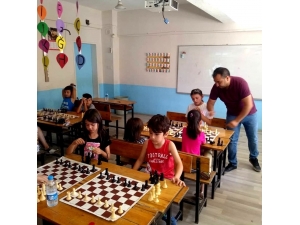 Sarıgöl’de Öğrencilere Satranç Kursu Açıldı