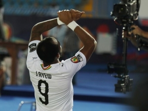 Gana Ve Kamerun Bir Üst Turda