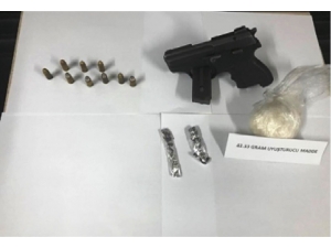 Şüpheli Kamyonetten Uyuşturucu Ve Ruhsatsız Silah Çıktı