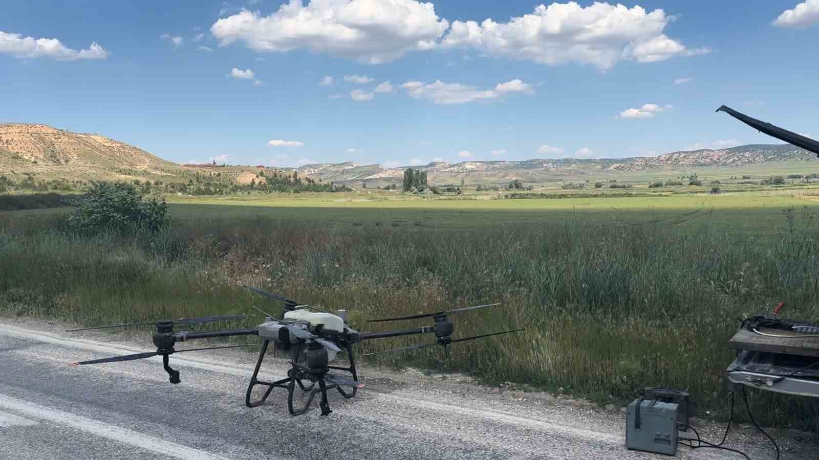 eskisehir-in-kirsal-kesiminde-tarim-alanlari-dron-ile-ilaclandi