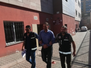 Ülkesinden Getirdiği İlaçları Satan Kaçak Eczacı Yakalandı