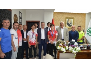 Siirt’ten Kayseri’ye Gönül Köprüsünü Güreşçiler Sağladı