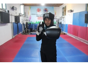 16 Kardeşli Ailenin 14. Çocuğu Olan Züleyha, Muaythai Milli Takımı’na Seçildi