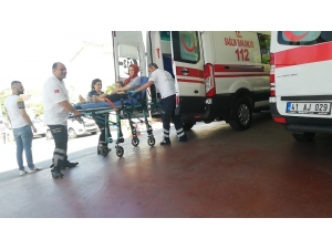 Gölcük’te Otomobilin Çarptığı Anne Ve Kızı Yaralandı