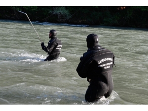 Bagaj Kapağının Çarpması İle Nehre Düşen Gencin Cansız Bedenine Ulaşıldı