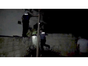 Şüpheliyi Kovalayan Polisler Akrobatlara Taş Çıkarttı