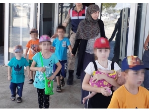 Interpol’ün Listesindeki 2 Deaş’lı Kadın Suriye Sınırında Yakalandı