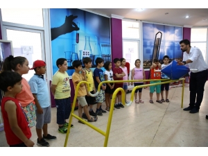 Başkan Çerçioğlu Çocuklara Modern Bilimin Temellerini Deneylerle Öğrettiklerini Söyledi