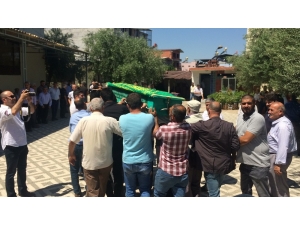 Feci Kazada Hayatını Kaybeden Aile Toprağa Verildi