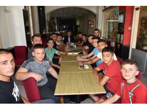 Çan Belediye Başkanı Öz’den Pehlivanlara Baklavalı Ziyaret