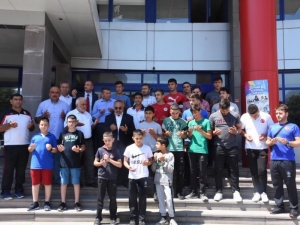 Güreşçiler Uğurlandı