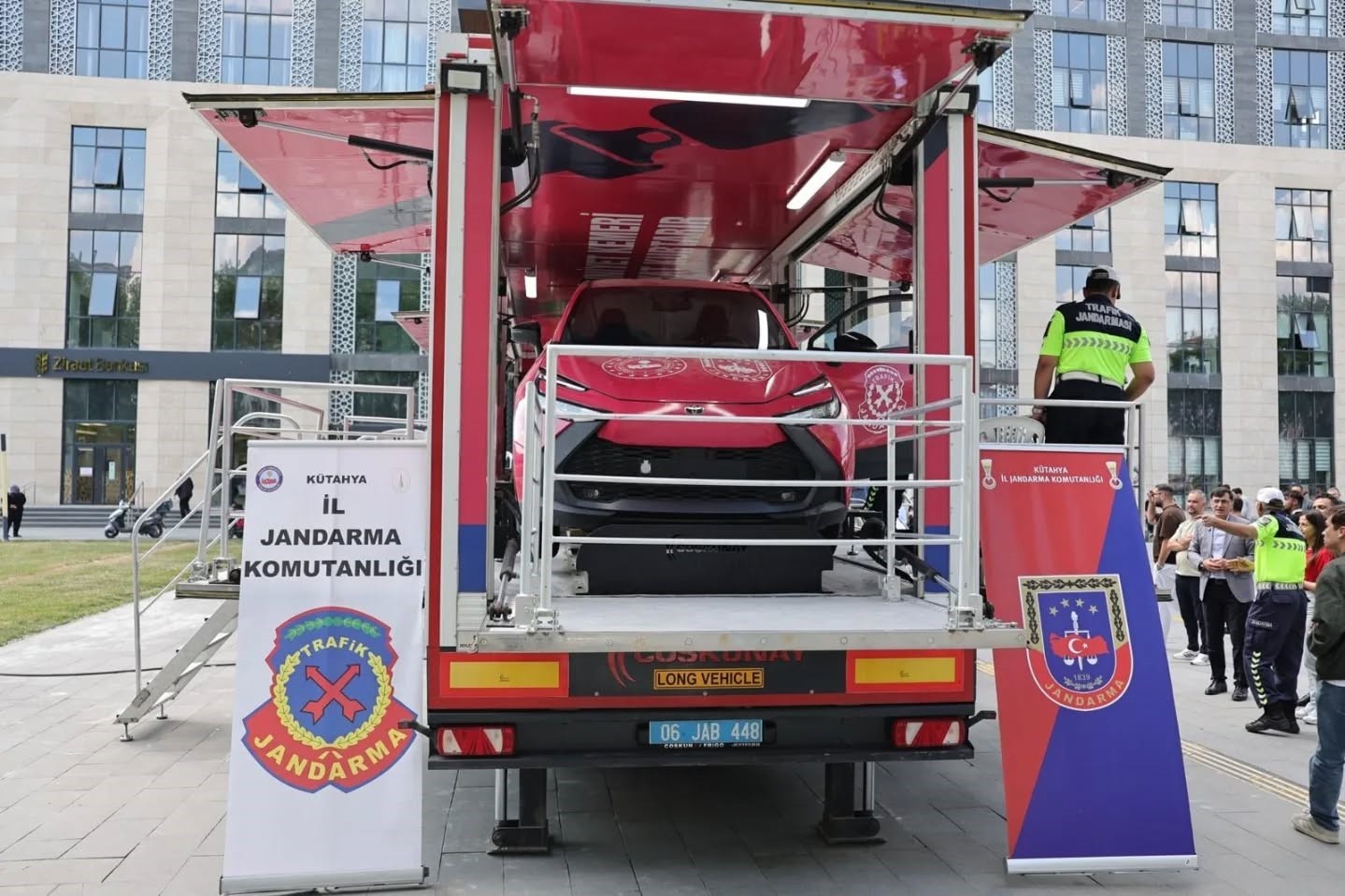 kutahya-da-jandarma-nin-187-yilina-ozel-trafik-guvenligi-etkinligi-ilgi-gordu