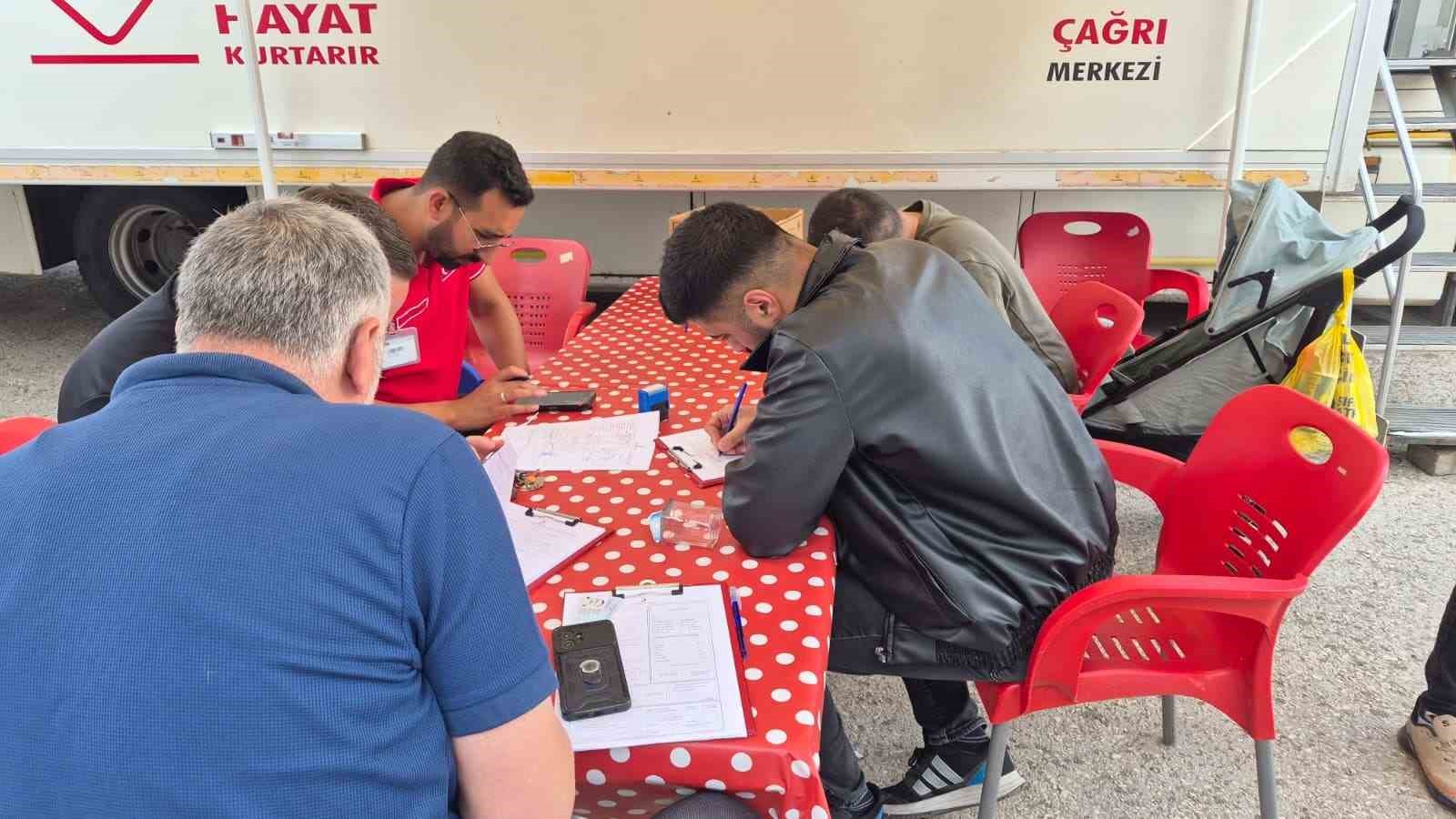 sarikamis-ta-kizilay-dan-kan-bagisi-kampanyasi