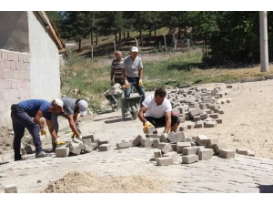 Şuhut Belediyesi Çevre Düzenleme Çalışmalarına Devam Ediyor