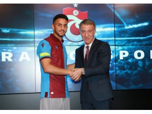 Trabzonspor, Ahmet Canbaz İle 3 Yıllık Sözleşme İmzaladı