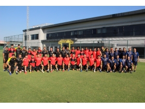 Göztepe Sahaya İndi