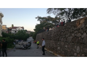 Ehliyetsiz Sürücü Otomobiliyle Duvardan Uçtu: 2 Yaralı