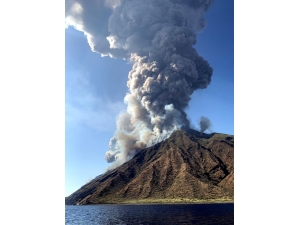 İtalya’da Yanardağ Aktif Hale Geçti: 1 Ölü