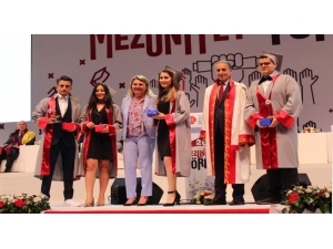İkü’de Mezuniyet Coşkusu