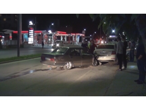 Sivas’ta Trafik Kazası: 2 Yaralı