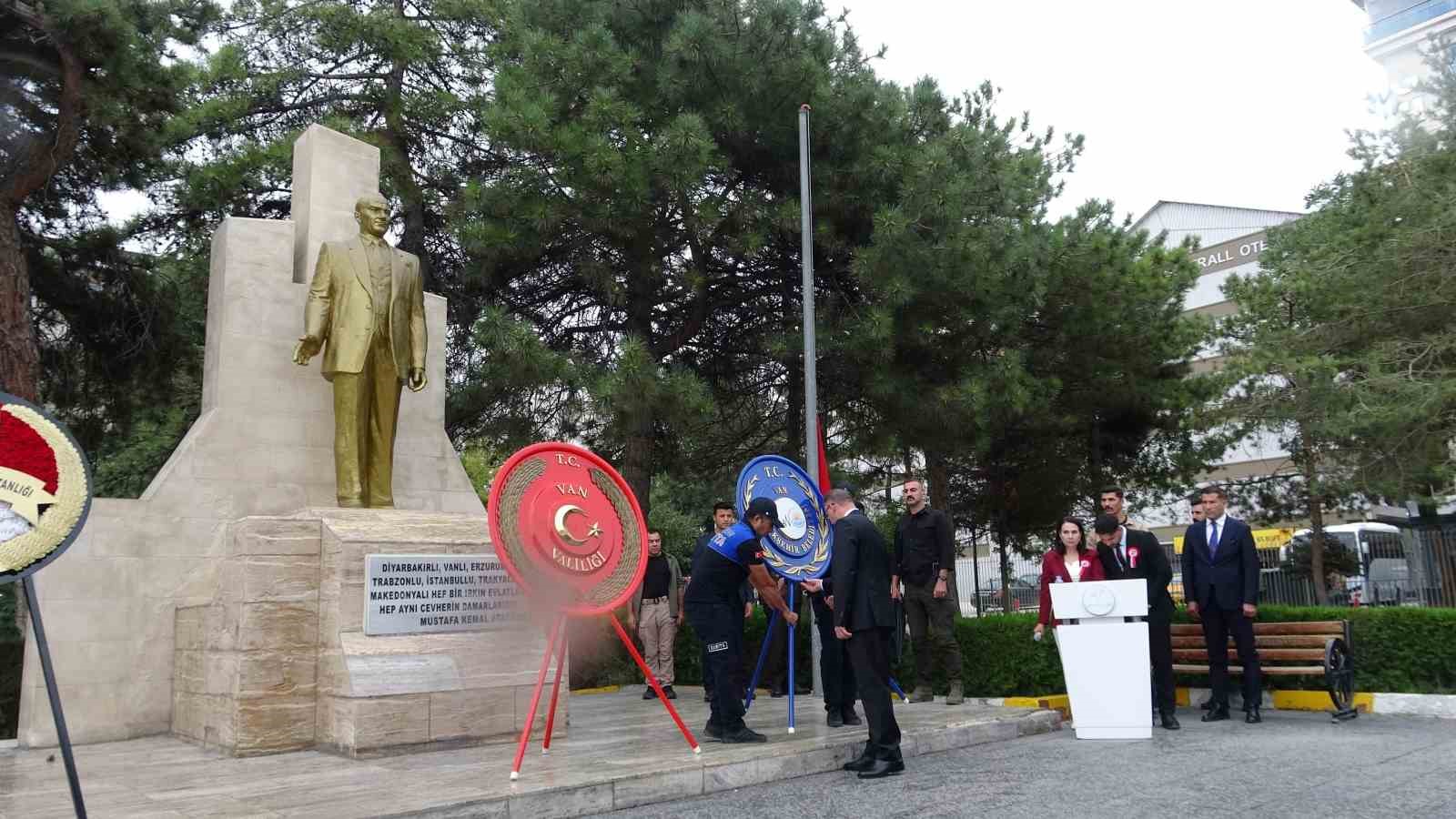 van-da-30-agustos-zafer-bayrami-kutlandi