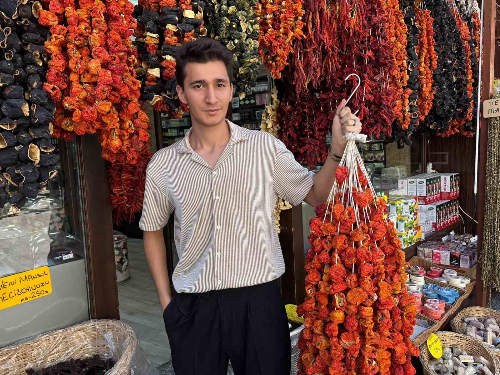 nemli-hava-ve-yuksek-maliyet-vurdu-kurutmalik-biberde-hazir-urun-donemi