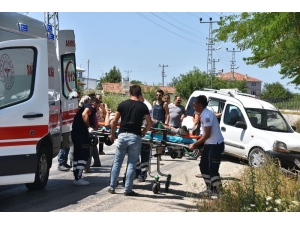 Kamyonet Motosiklete Çarptı: 1 Yaralı