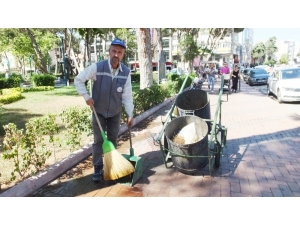 Temizlik İşçileri Uyardı “Yerlere Sigara İzmariti Atmayın”