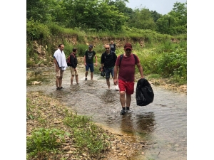 Yürüdükleri Çevreyi Temizlediler