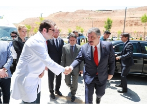 Sağlık Bakanı Koca’dan Yazar Nuri Pakdil’e Ziyaret