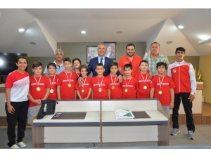 Minikler Hentbol’da Gururlandırdı