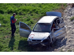 Adana’da Otomobil Sulama Kanalına Uçtu: 2 Yaralı