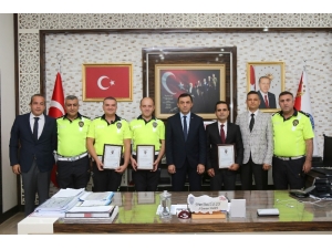 İl Emniyet Müdürü Ulucan, 3 Başarılı Personelini Ödüllendirdi