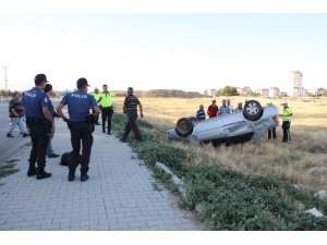 Kontrolden Çıkan Otomobil Takla Attı: 2 Yaralı